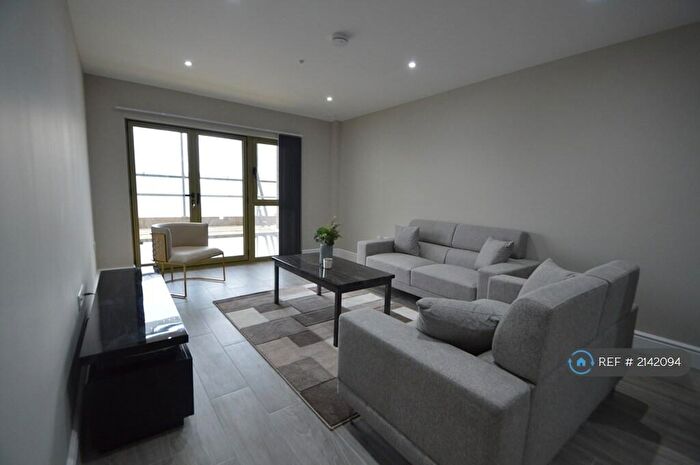 2 Bedroom Flat To Rent In Station Road, Langley, Slough, SL3