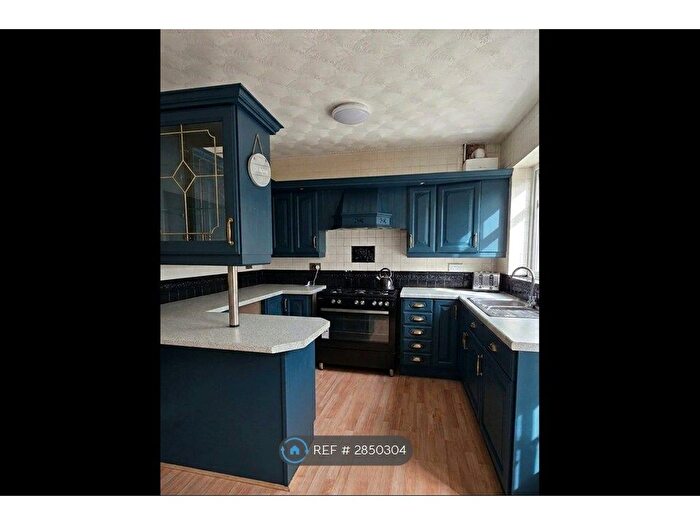 4 Bedroom Semi-Detached House To Rent In Claybank Street, Heywood, OL10