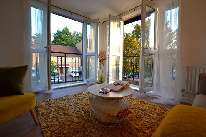 1 Bedroom Flat For Sale In Gareth Drive, Edmonton, N9