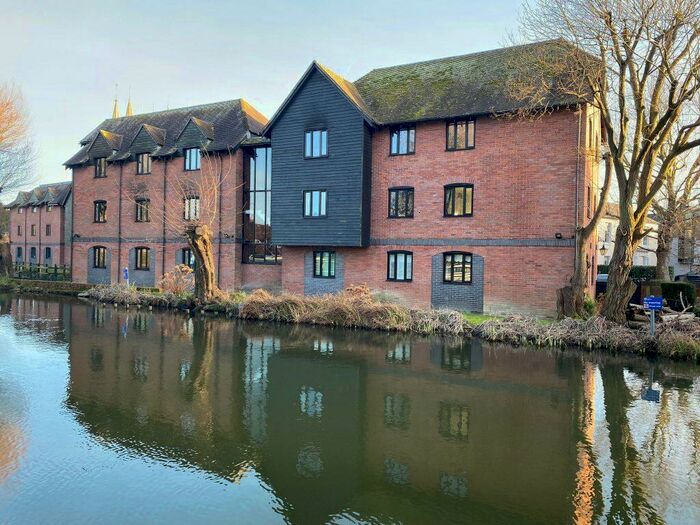 2 Bedroom Flat To Rent In Town Mills Newbury, RG14