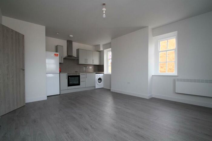 1 Bedroom Apartment To Rent In High Street, Epping, CM16