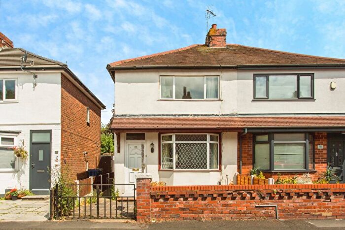 3 Bedroom Semi-Detached House For Sale In Ruskin Avenue, Leyland, Lancashire, PR25