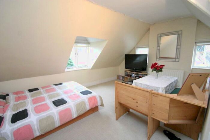 Studio To Rent In Malbrook Road, London SW15