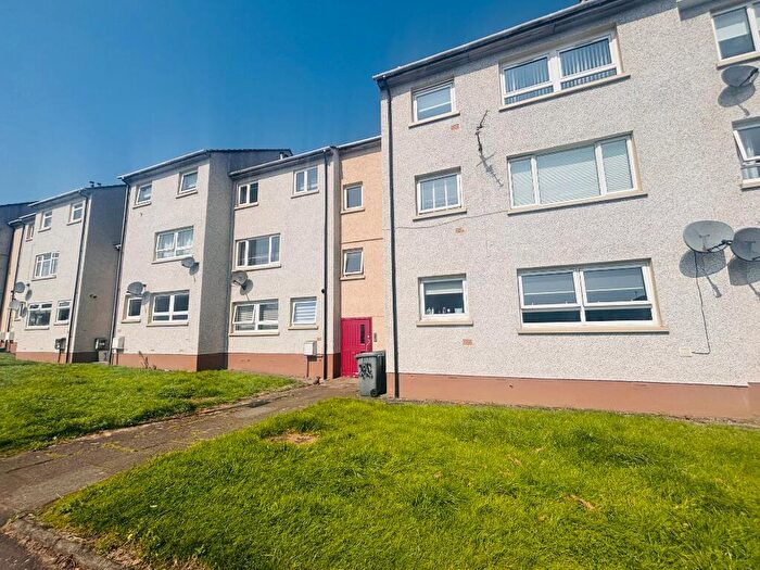 3 Bedroom Flat To Rent In South Barrwood Road, Kilsyth, North Lanarkshire, G65