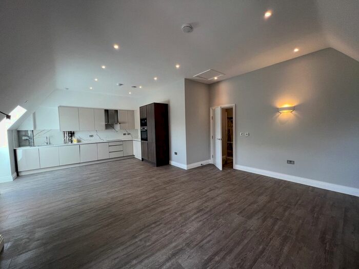 1 Bedroom Flat To Rent In Wood Lane, Isleworth, TW7