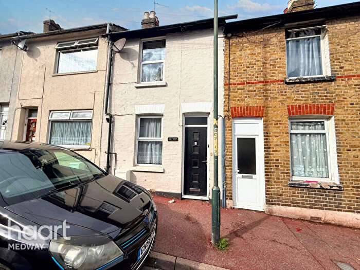 2 Bedroom Terraced House For Sale In Castle Road, Chatham, ME4