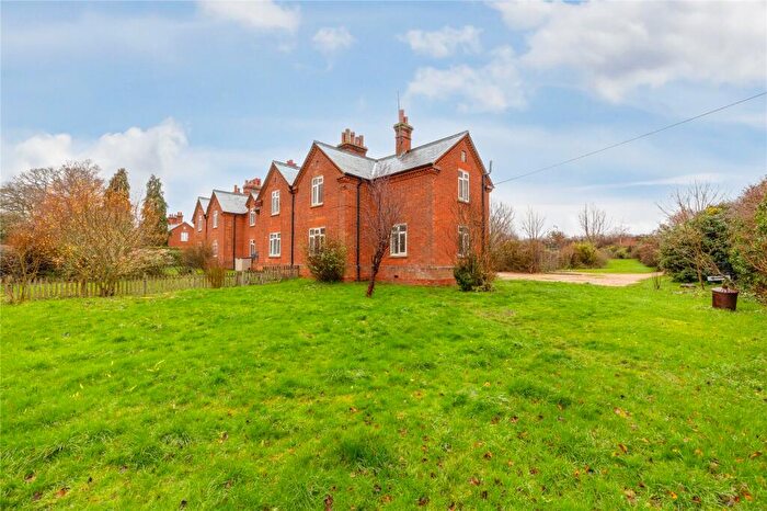 3 Bedroom End Of Terrace House For Sale In Water End, Eversholt, Bedfordshire, MK17