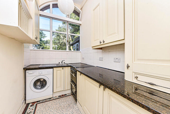 1 Bedroom Flat To Rent In Tower Road, Hindhead, GU26