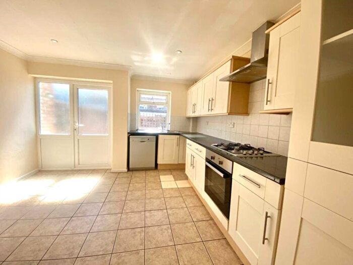 4 Bedroom End Of Terrace House To Rent In Barton Crescent, Leamington Spa, Warwickshire, CV31