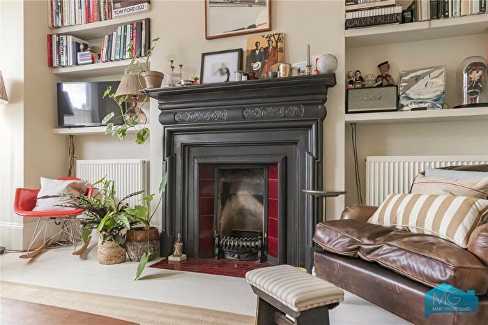 2 Bedroom Apartment For Sale In Sutton Road, London, N10