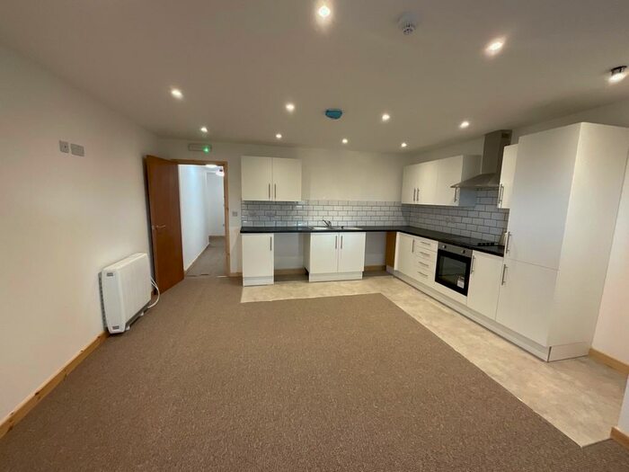 3 Bedroom Apartment To Rent In On The Waves, Crooklets, EX23