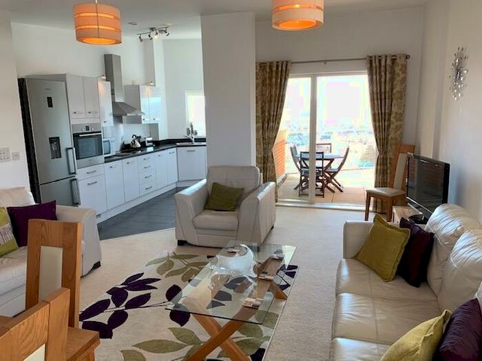 2 Bedroom Apartment To Rent In Lyon House, Cardiff, CF10