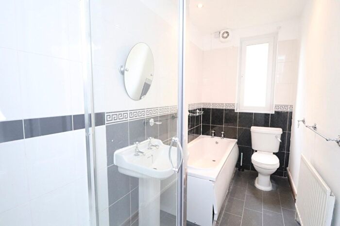 2 Bedroom Detached House To Rent In Bryan Street, Farsley, Pudsey, West Yorkshire, Uk, LS28