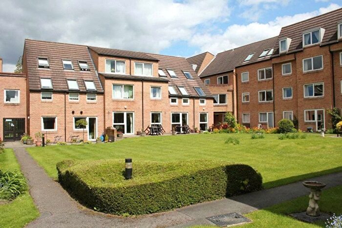 1 Bedroom Flat For Sale In Woking, Surrey, GU22