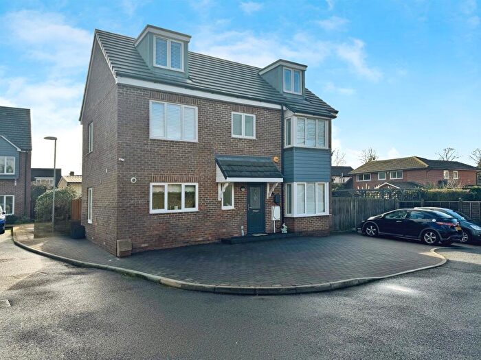 5 Bedroom Detached House For Sale In Donald Gardens, Hookwood, Horley, RH6