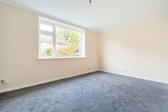 3 Bedroom End Of Terrace House For Sale In Salwey Close Bracknell, Berkshire, RG12