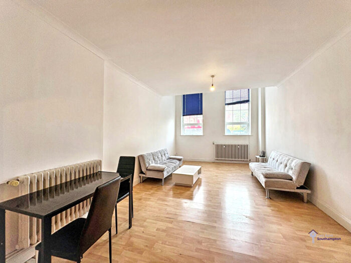 3 Bedroom Flat To Rent In Atlantic Mansions Ocean Village, SO14