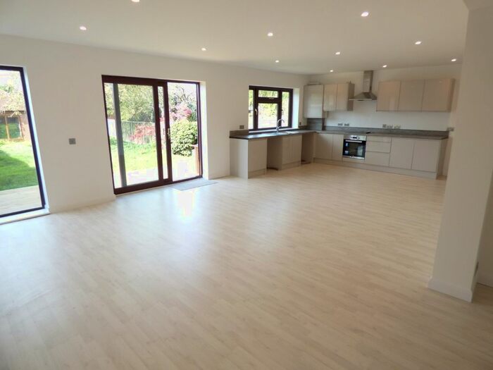 3 Bedroom Bungalow To Rent In Bexley Lane, Sidcup, Kent, DA14