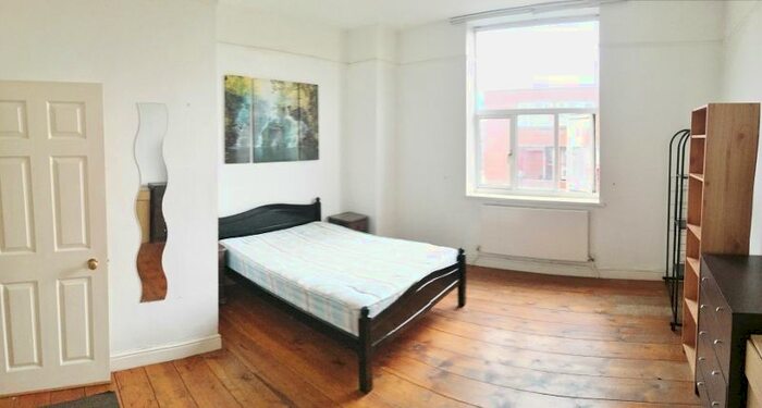 3 Bedroom Flat To Rent In Caledonian Road, Islington, London, N7