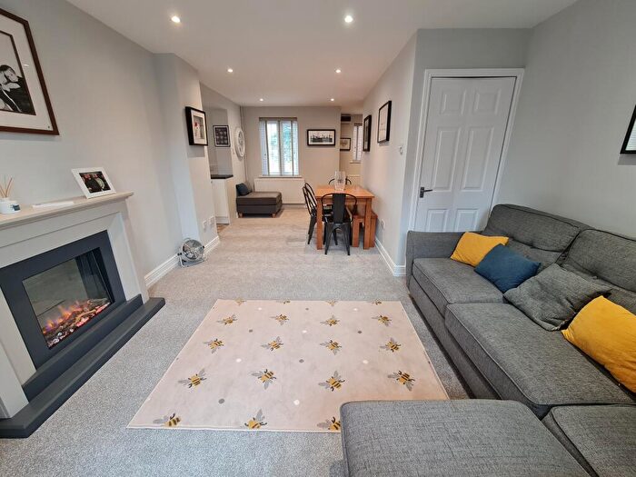 2 Bedroom Semi-Detached House To Rent In Grantham Road, Navenby, LN5