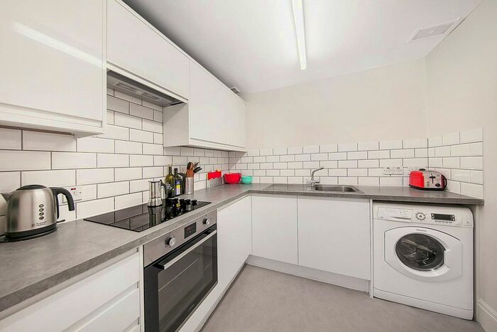 Studio To Rent In Emperor's Gate, South Kensington, London, SW7