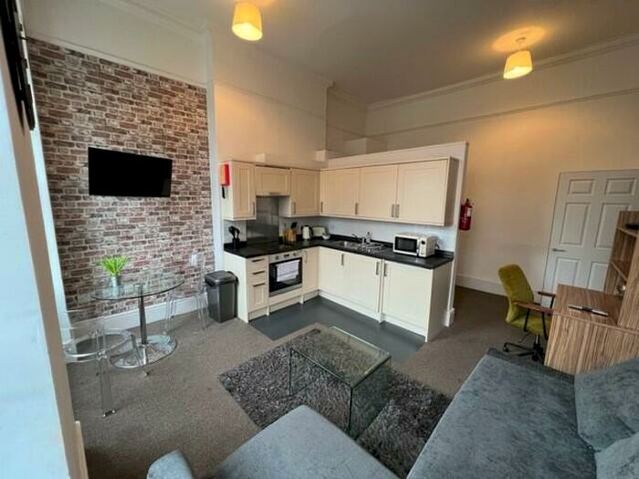 Studio To Rent In Berkeley Square, Bristol, BS8 - Photo 3