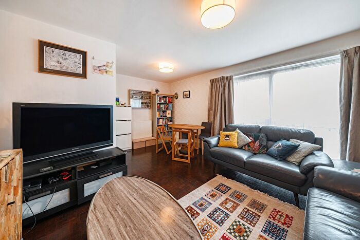2 Bedroom Flat For Sale In Balmain Close, London, W5
