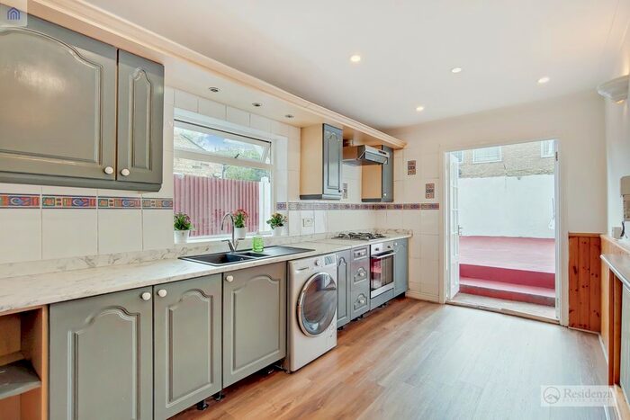 5 Bedroom Terraced House To Rent In Ravenswood Road, Balham, SW12
