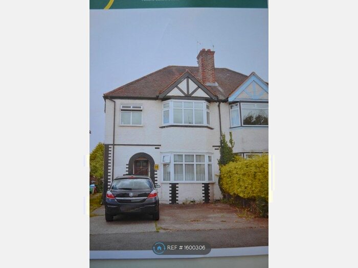 5 Bedroom Semi-Detached House To Rent In Grantley Road, Guildford, GU2