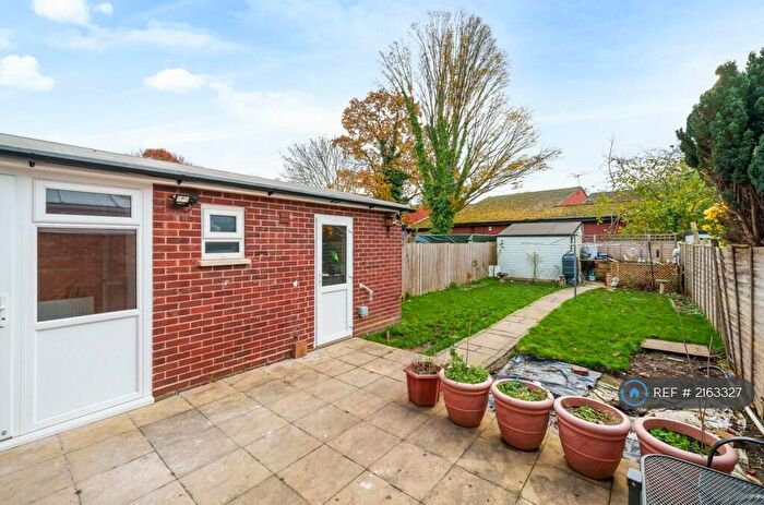 3 Bedroom Terraced House To Rent In Honeyhill Road, Bracknell, RG42