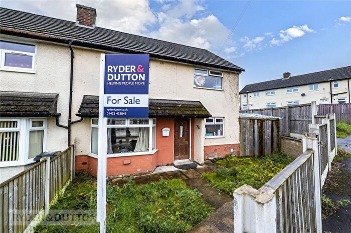 3 Bedroom End Terrace House For Sale In Ash Tree Gardens, Halifax, West Yorkshire, HX2