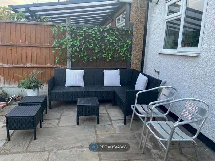4 Bedroom Terraced House To Rent In New Park Avenue, London, N13