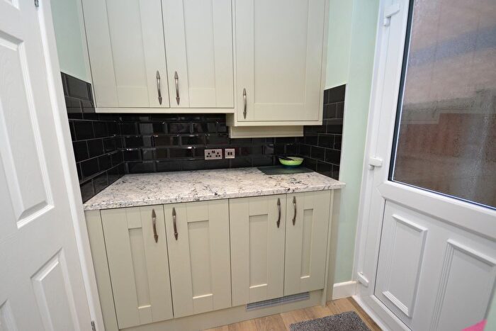 4 Bedroom Semi-Detached House For Sale In Thamesbrook, Hull, HU7