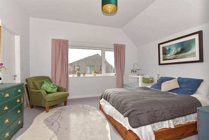 3 Bedroom Link Detached House For Sale In Hernhill, Hernhill, Faversham, Kent, ME13