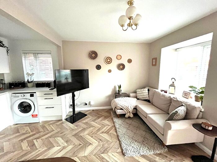 1 Bedroom Semi Detached House For Sale In Juniper Way, Romford, RM3