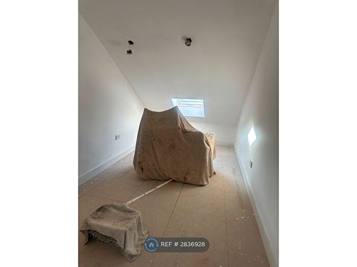 2 Bedroom Flat To Rent In High St, Studley, B80