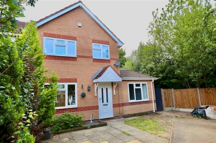 3 Bedroom Semi-Detached House To Rent In Hogarth Drive, Hinckley, LE10