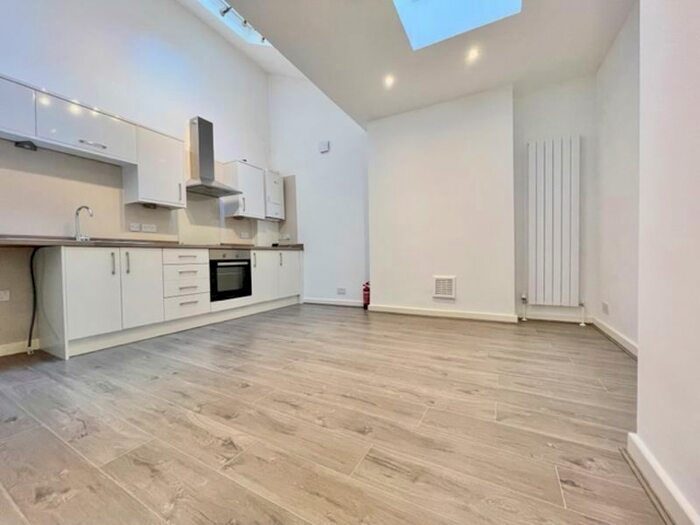 2 Bedroom Flat To Rent In Alma Grove, London, SE1