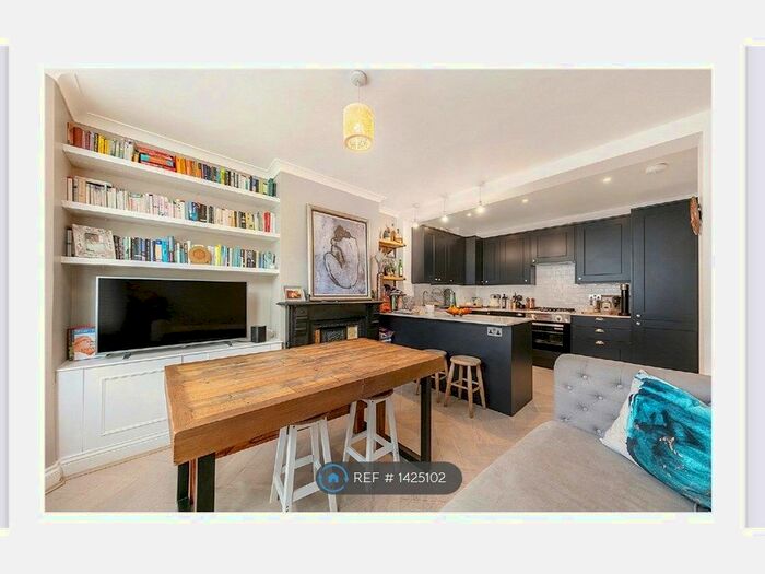 2 Bedroom Flat To Rent In Balvernie Grove, London, SW18