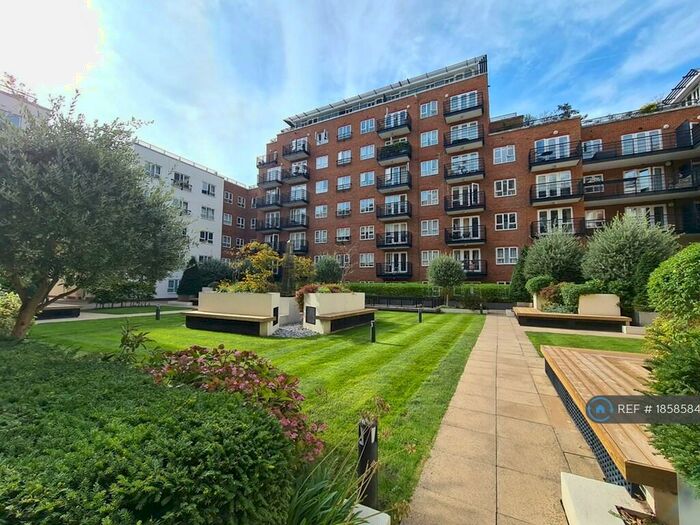 2 Bedroom Flat To Rent In Royal Quarter, Kingston Upon Thames, KT2