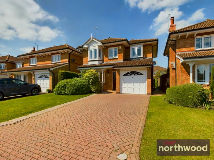 4 Bedroom Detached House To Rent In Lutyens Close, Macclesfield, SK10