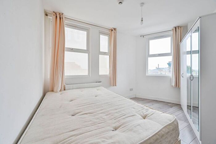 3 Bedroom Flat To Rent In Great Eastern Street, Shoreditch, London, EC2A