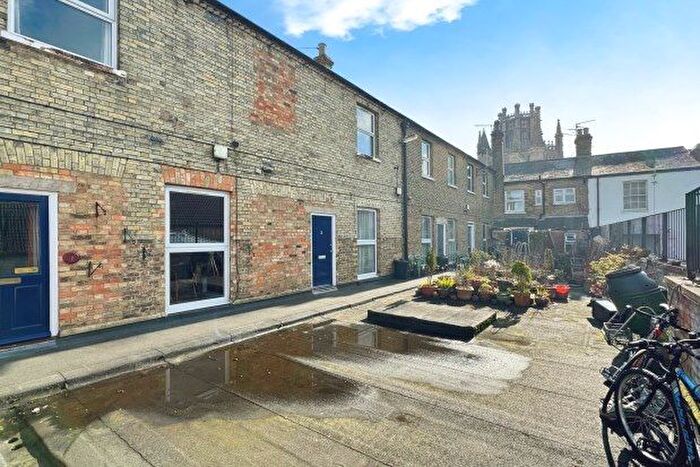 2 Bedroom Flat To Rent In High Street Back, Ely, CB7
