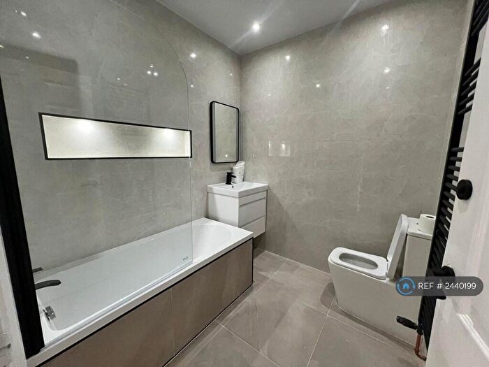 2 Bedroom Terraced House To Rent In Stockport Road, Mossley, Ashton-Under-Lyne, OL5