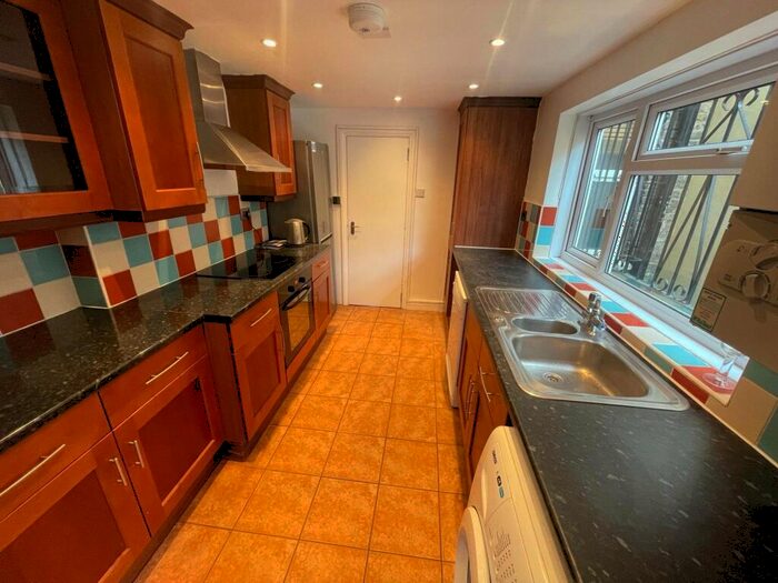 4 Bedroom Terraced House To Rent In Albert Square, London, E15