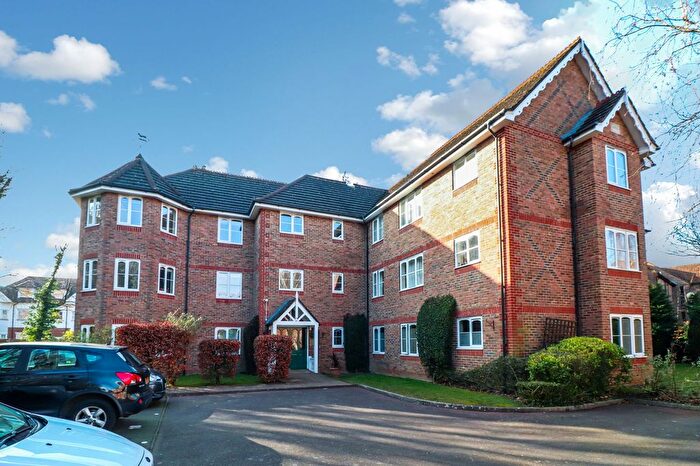 2 Bedroom Flat For Sale In Halsey Road, Watford, WD18