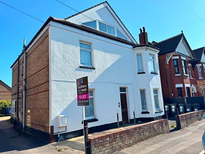 2 Bedroom Flat To Rent In Morley Road, Bournemouth, BH5