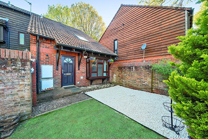 1 Bedroom End Of Terrace House For Sale In Huntingdon Road, St Johns, Woking, GU21