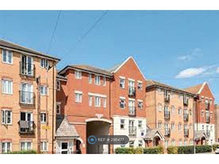 2 Bedroom Flat To Rent In Sixpenny Court, Barking, IG11