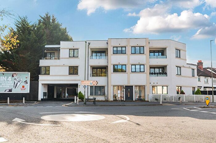 2 Bedroom Flat For Sale In Chase Road, KT19